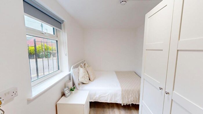 6 Bedroom Flat To Rent In A, Russell Street, NG7