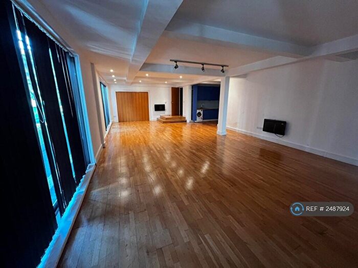 3 Bedroom Flat To Rent In St. James's Street, Brighton, BN2