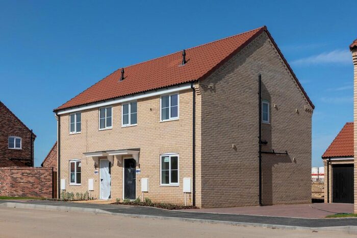 3 Bedroom Semi-Detached House For Sale In Sunnydale Close, Surfleet, PE11