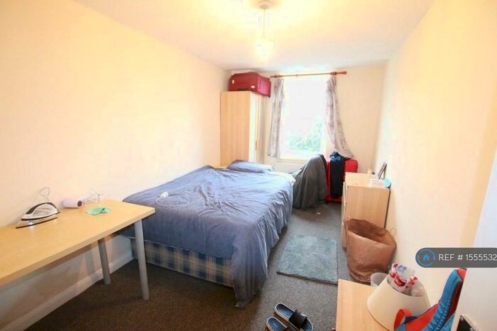 6 Bedroom Terraced House To Rent In Pitcroft Avenue, Reading, RG6