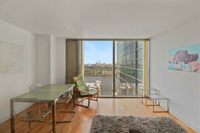 1 Bedroom Apartment For Sale In The Landmark East, Canary Wharf, E14