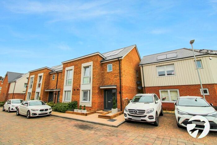 3 Bedroom End Of Terrace House To Rent In Falstaff Mews, Greenhithe, DA9