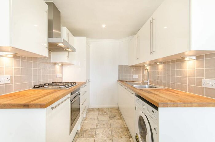 2 Bedroom Flat To Rent In Warwick Gardens, Kensington, London, W14