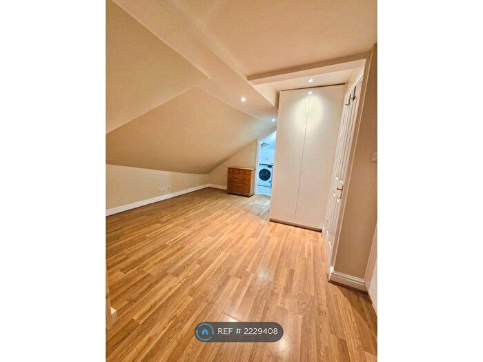 1 Bedroom Property To Rent In Glennie Road, London, SE27