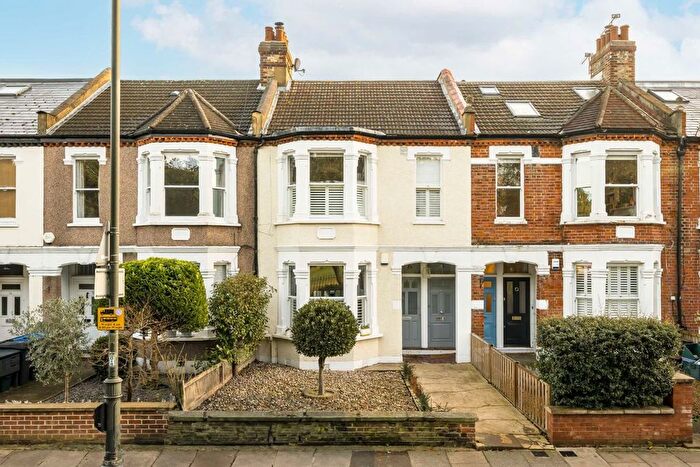2 Bedroom Flat To Rent In Trinity Road, London, SW19