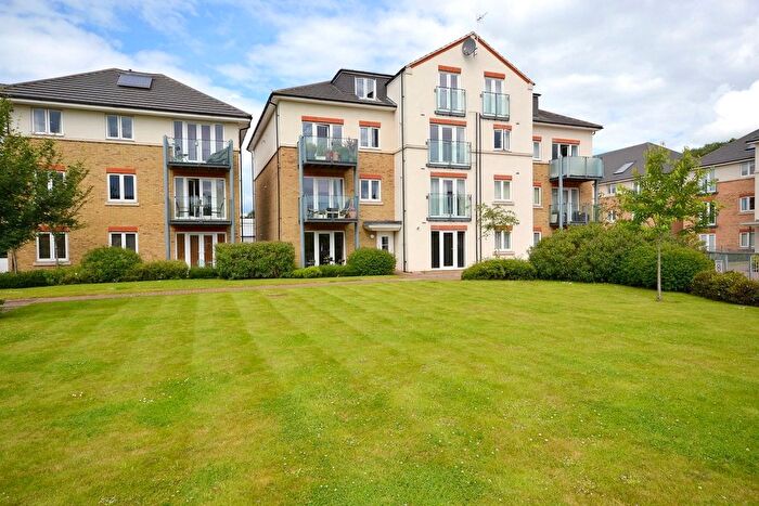 2 Bedroom Flat To Rent In Fairwater Drive, Shepperton, TW17