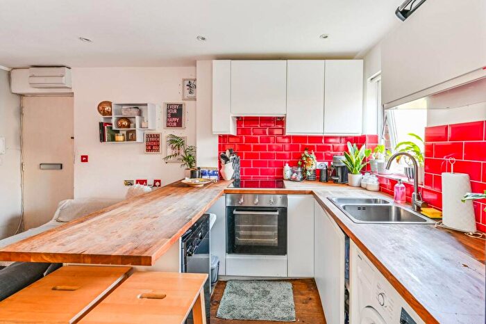 1 Bedroom Flat To Rent In Frederick Road, Kennington, London, SE17