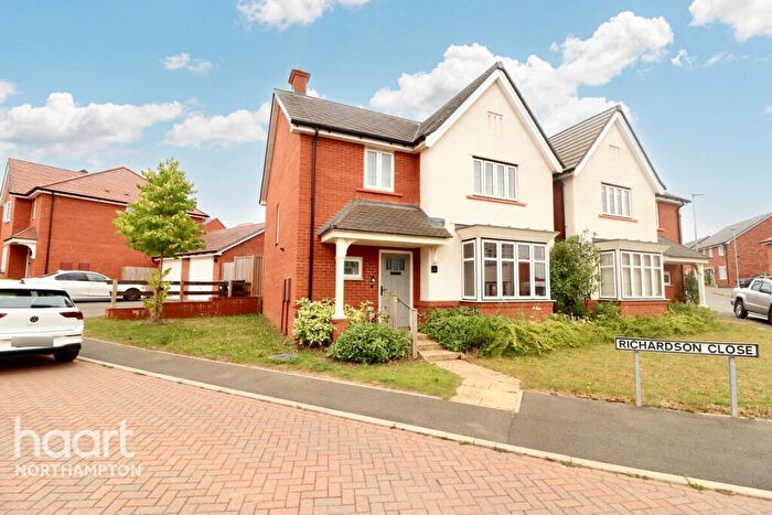 4 Bedroom Detached House For Sale In Richardson Close, Northampton, NN2