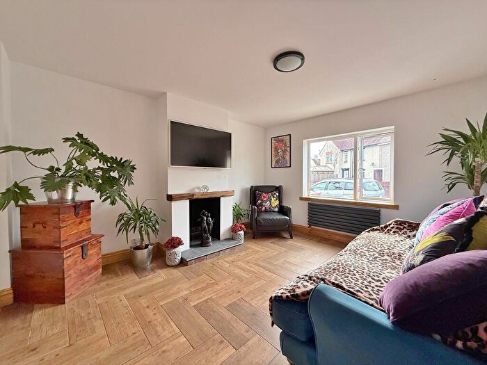 4 Bedroom End Of Terrace House For Sale In Colwell Road, Cosham, PO6
