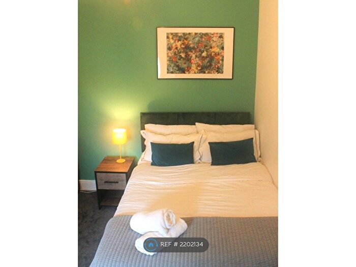 7 Bedroom Flat To Rent In Aigburth Road, Liverpool, L17