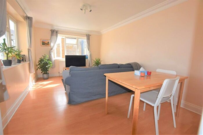 2 Bedroom Flat To Rent In Upper Street, Islington, London, N1