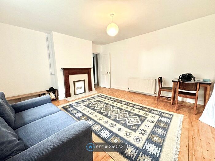 2 Bedroom Flat To Rent In Stoke Newington, London, N16
