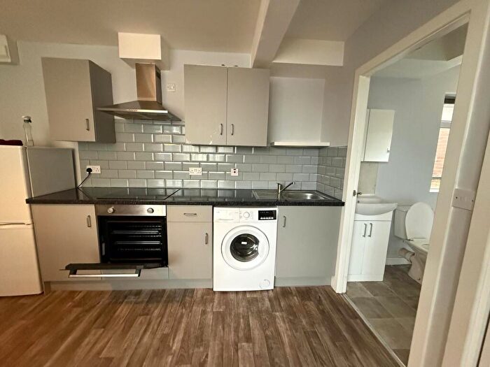 1 Bedroom Flat To Rent In High Street, Alfreton, DE55