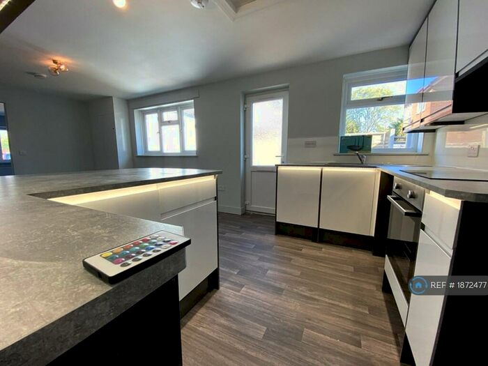 2 Bedroom Bungalow To Rent In Longfleet Road, Poole, BH15