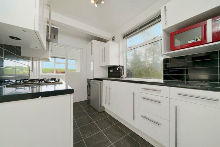 2 Bedroom Maisonette To Rent In Braemer Avenue, Neasden, London, NW10