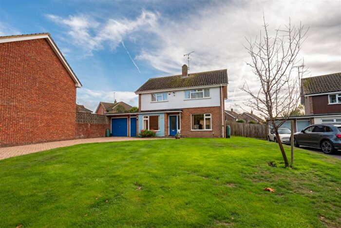 3 Bedroom Detached House For Sale In Grovelands Close, Burgess Hill, RH15