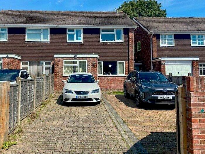 4 Bedroom Semi-Detached House To Rent In Glenbrook Walk, Fareham, Hampshire, PO14