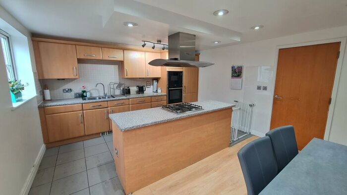 4 Bedroom Town House To Rent In Lawrence Hall End, Welwyn Garden City, AL7