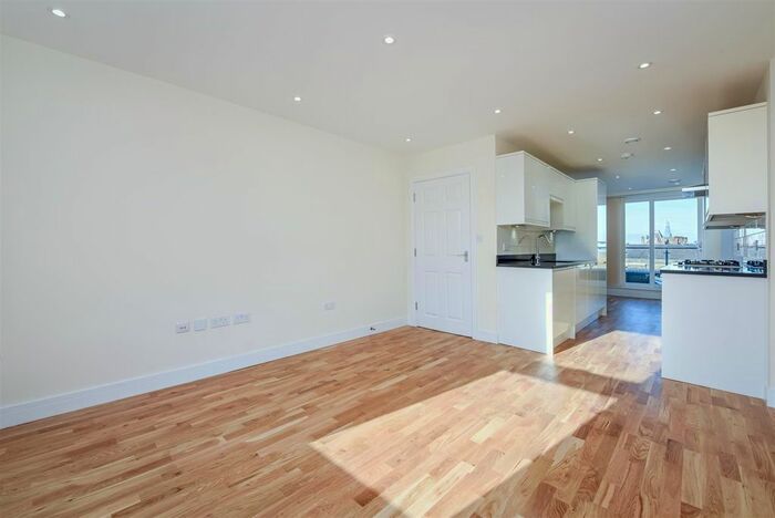 2 Bedroom Flat To Rent In Rye Lane, London, SE15