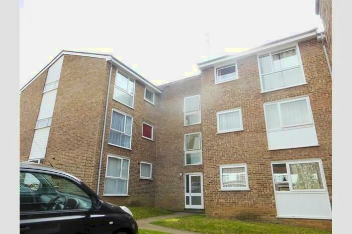 2 Bedroom Flat To Rent In Tattershall Drive, Hemel, HP2