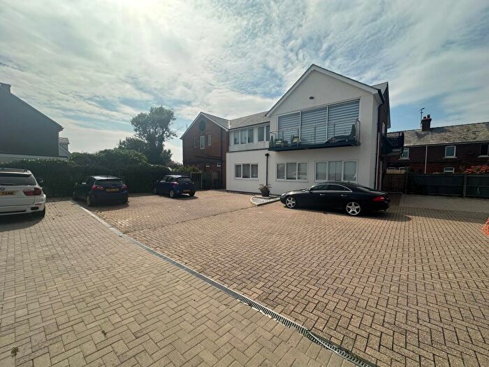 4 Bedroom Flat To Rent In East Terrace, Walton-on-the-Naze, CO14