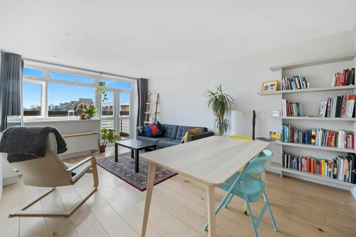 2 Bedroom Flat To Rent In Queen Elizabeths Walk, London, N16