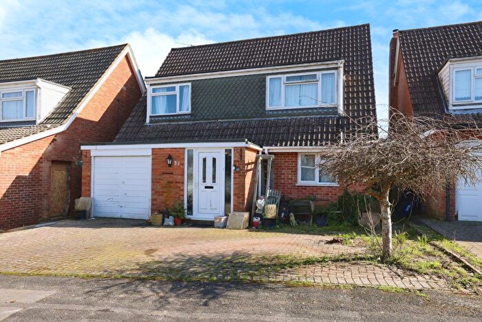 3 Bedroom Detached House For Sale In The Vale, Oakley, Basingstoke, RG23
