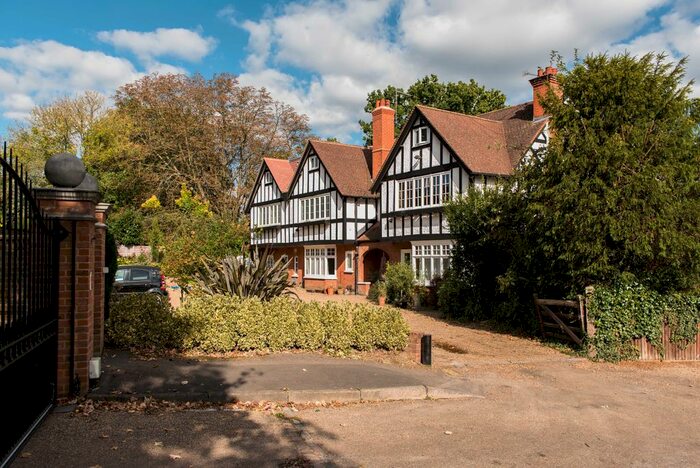 2 Bedroom Flat To Rent In Claremont Lane, Esher, Surrey, KT10