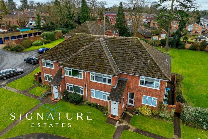 2 Bedroom Flat To Rent In Bromet Close, Watford, WD17