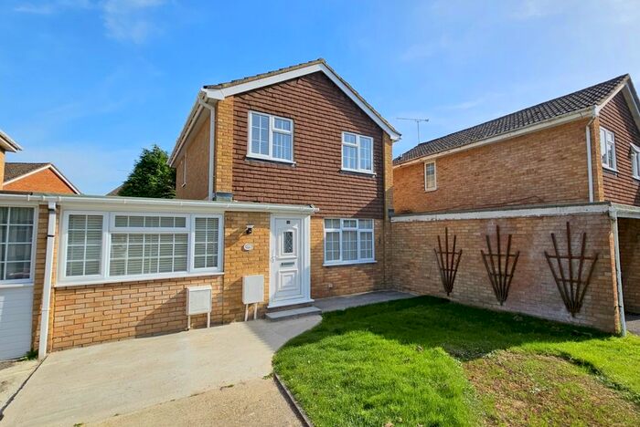 4 Bedroom Detached House To Rent In St. Hildas Close, Crawley, West Sussex., RH10