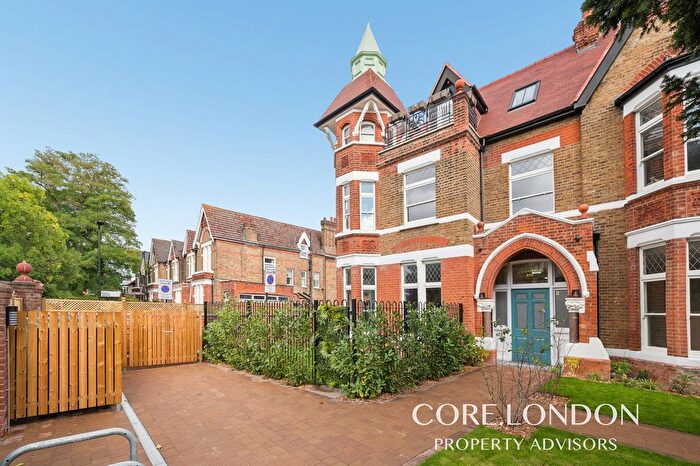 3 Bedroom Flat For Sale In Brooklands, Ealing Common, W3