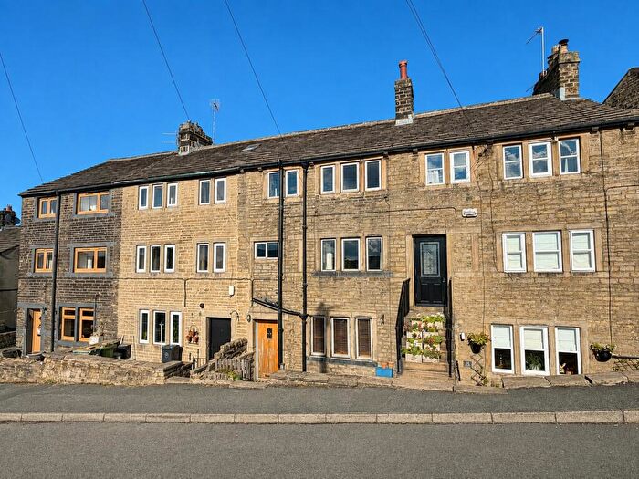 2 Bedroom House For Sale In Cinderhills Road, Holmfirth, West Yorkshire, Uk, HD9