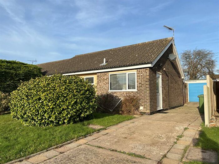 2 Bedroom Semi-Detached Bungalow For Sale In Heron Gardens, Stalham, NR12