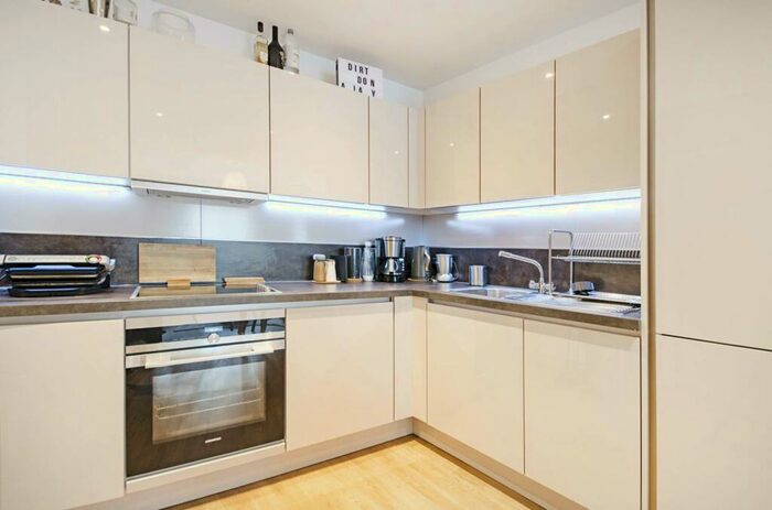 1 Bedroom Flat To Rent In Dalston Curve, Dalston, London, E8