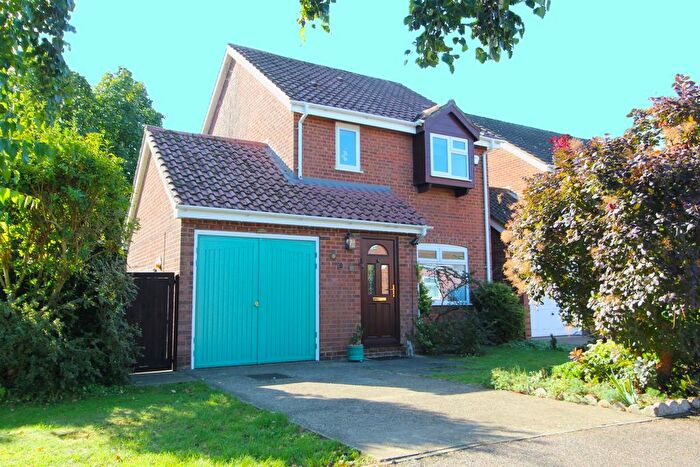 3 Bedroom Detached House For Sale In Coopers Close, Sandy, Bedfordshire, SG19