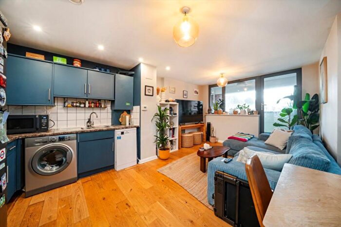 2 Bedroom Flat For Sale In Well Street, Homerton, E9