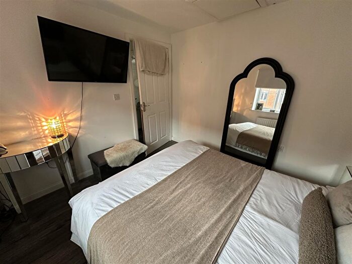 2 Bedroom Flat For Sale In Dixon Street, Manchester, M40