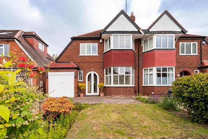 3 Bedroom Semi-Detached House For Sale In Rectory Road, Solihull, B91