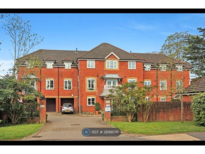 2 Bedroom Flat To Rent In Forest Court, Fordingbridge, SP6