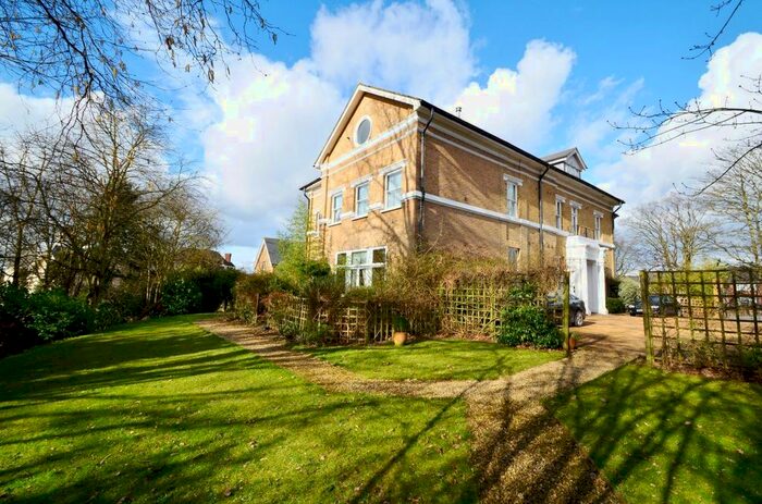 2 Bedroom Flat To Rent In Beulah Hill, Crystal Palace, SE19