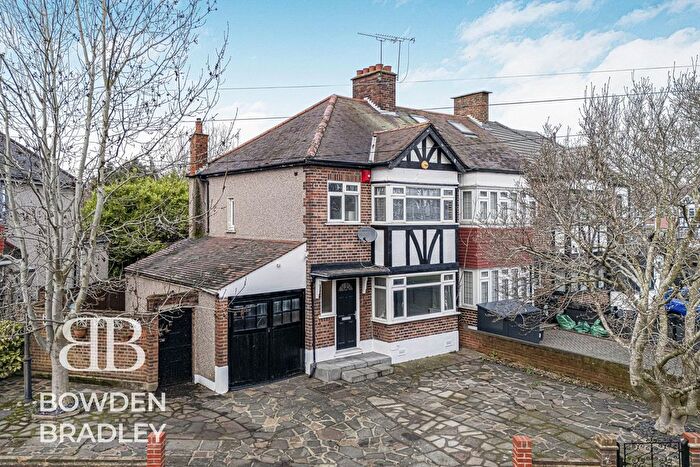 3 Bedroom End Terrace House For Sale In Brackley Square, Woodford Green, IG8