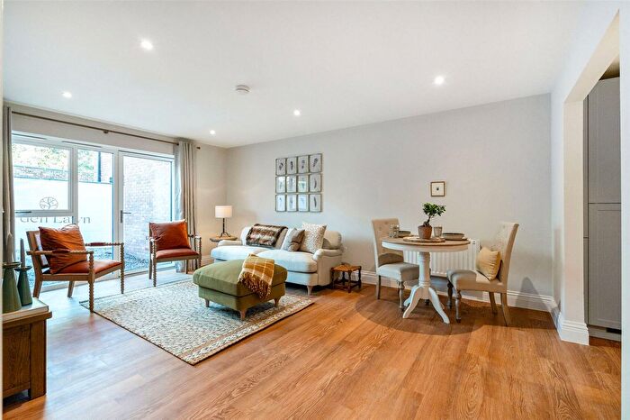 3 Bedroom Flat For Sale In Bower House At Arden Lawn, Henley-In-Arden, Warwickshire, B95