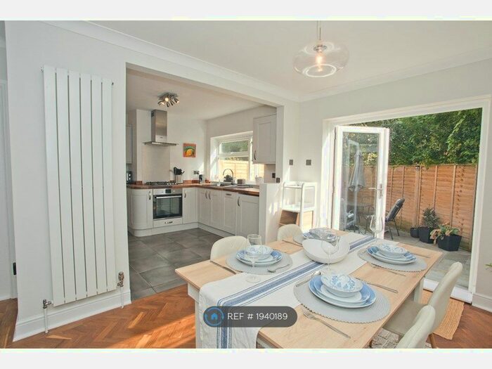 2 Bedroom Flat To Rent In Alumhurst Road, Bournemouth, BH4