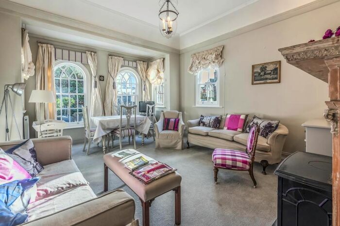 1 Bedroom Semi-Detached House To Rent In Ham Street, Richmond, TW10