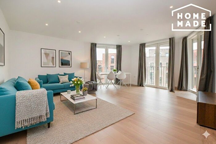 3 Bedroom Flat To Rent In Atlas House, Stratford, E20