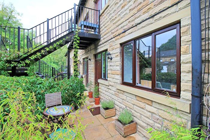 1 Bedroom Flat For Sale In Ferrand Lane, Bingley, West Yorkshire, BD16