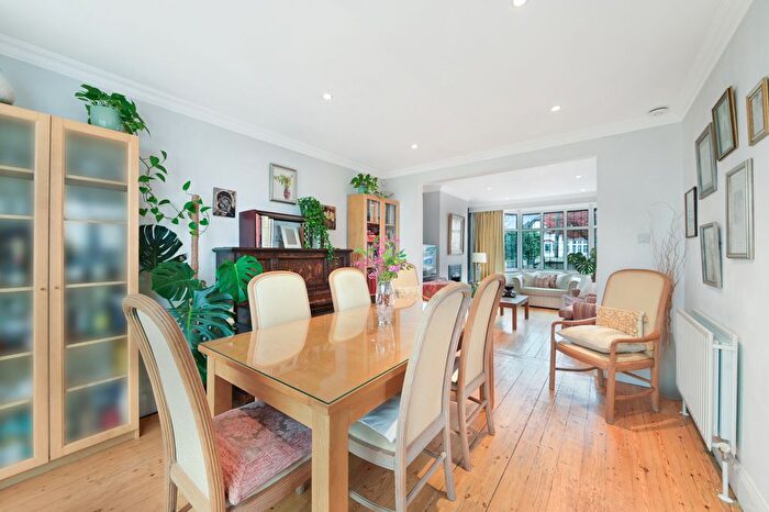 3 Bedroom Semi-detached House For Sale In Oxford Crescent, New Malden, KT3