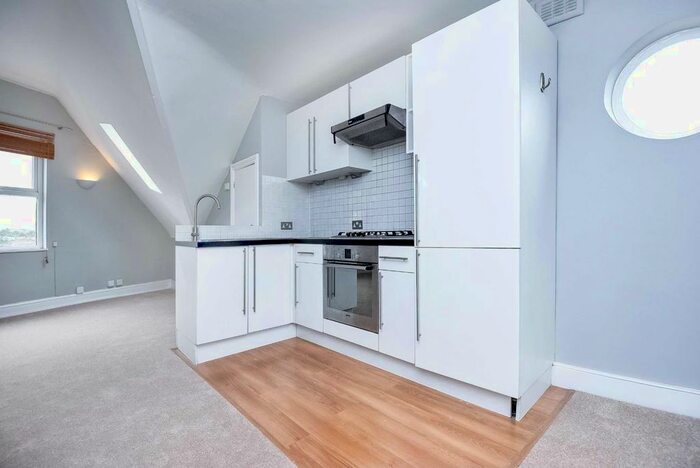1 Bedroom Flat To Rent In Balham High Road, London, SW12