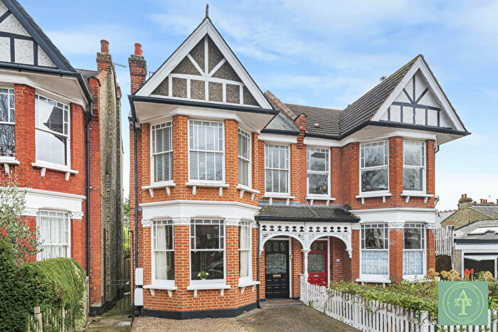 2 Bedroom Flat For Sale In Conway Road, London, N14