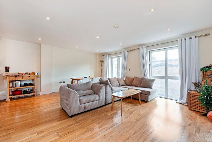 2 Bedroom Flat For Sale In Hare Marsh, London, E2